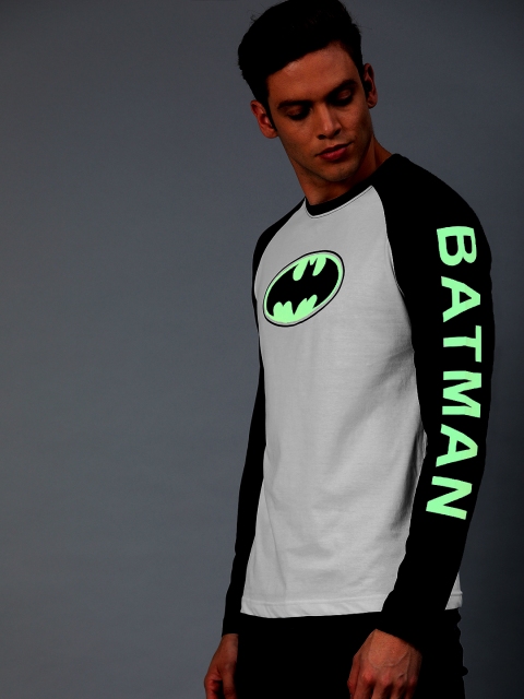 

Huetrap Batman Men White Black Glow In The Dark Regular Fit Round Neck Pure Cotton T-shirt