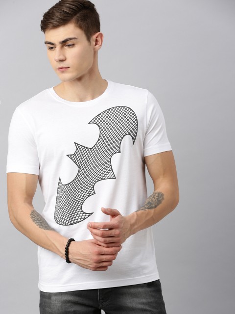 

Huetrap Batman Men White & Black Round Neck T-shirt