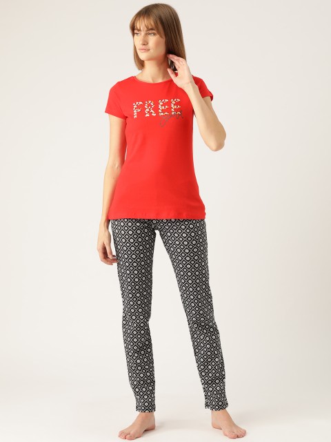

Sweet Dreams Women Red & Black Printed Nightsuit