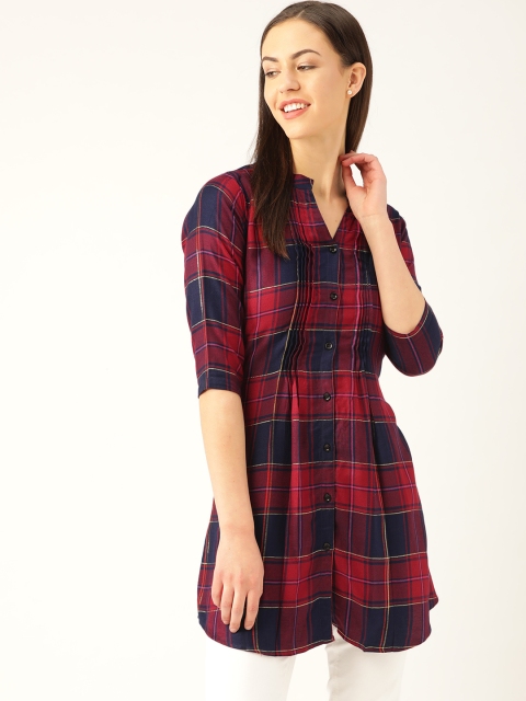 

One Femme Women Maroon & Navy Blue Sheen Finish Checked Tunic