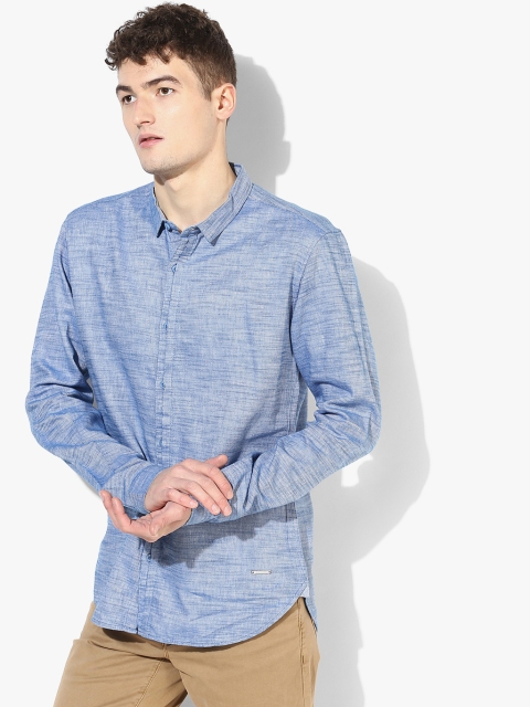 

Voi Jeans Men Blue Solid Casual Shirt