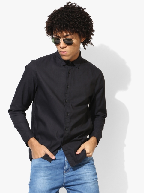 

Calvin Klein Jeans Men Black Solid Regular Fit Casual Shirt