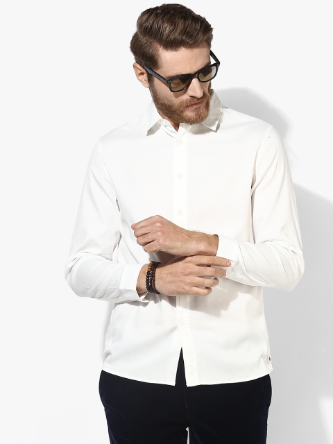 

Calvin Klein Jeans Men Off-White Solid Casual Shirt