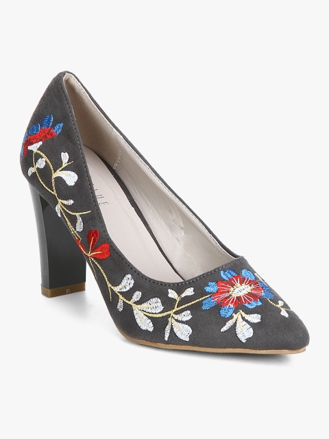 

Wet Blue Women Grey Woven Design Pumps