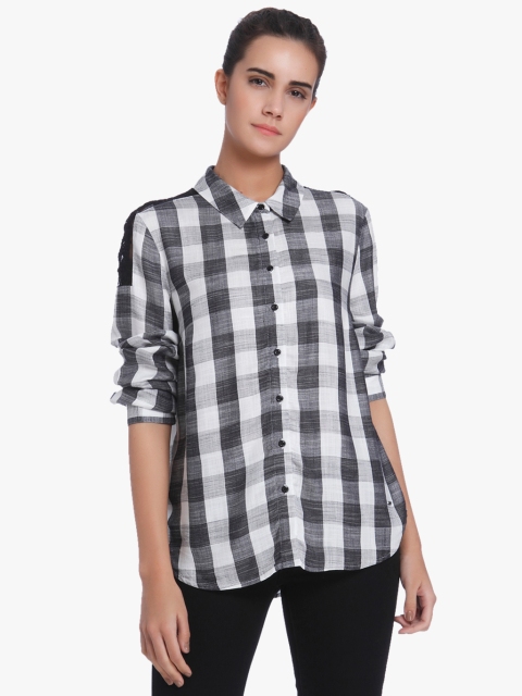 

Vero Moda Women Grey & White Regular Fit Checked Casual Shirt