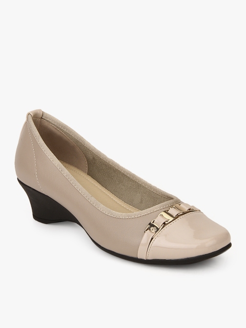 

Tresmode Women Beige Solid Pumps