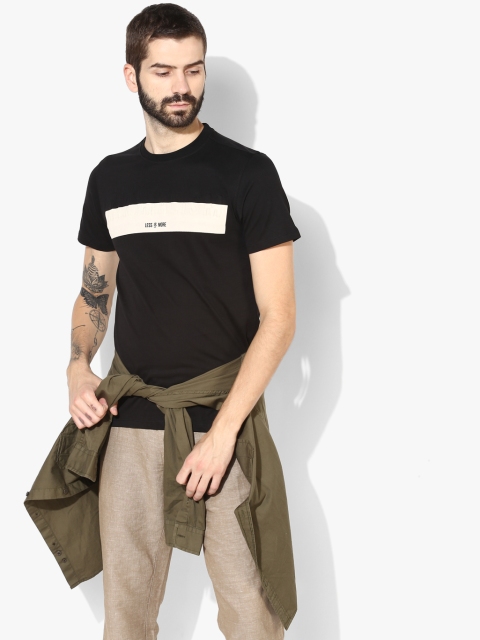 

SF JEANS by Pantaloons Men Black Colourblocked Round Neck T-shirt