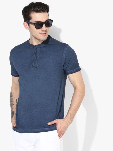 

Voi Jeans Men Navy Blue Solid Henley Neck T-shirt