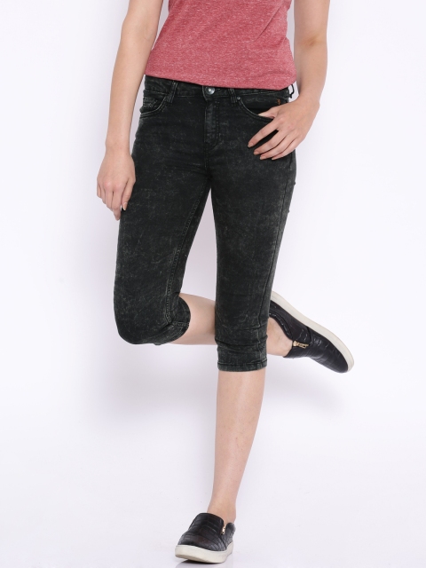 

SF JEANS by Pantaloons Black Handcrafted Super Skinny Capris