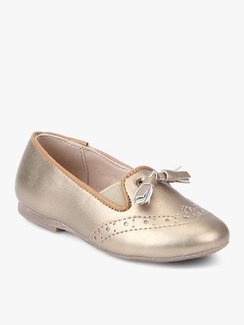

TUSKEY Girls Gold-Toned Solid Ballerinas with Brogue & Tasselled Detail