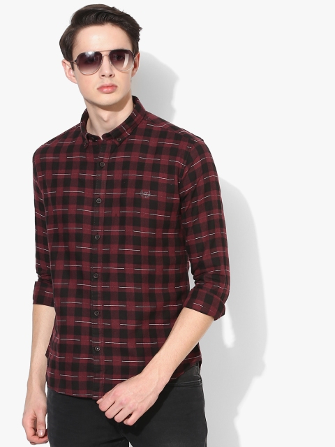 

YWC Men Maroon & Black Edgy Regular Fit Checked Casual Shirt
