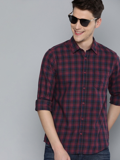 

HERE&NOW Men Maroon & Black Regular Fit Checked Casual Shirt