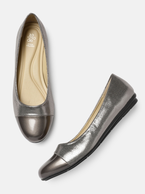 

Tresmode Women Silver-Toned Solid Ballerinas