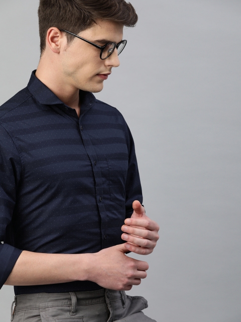 

TrueModa Men Navy Blue & White Slim Fit Printed Smart Casual Shirt