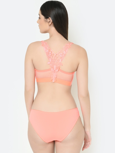

Da Intimo Women Peach-Coloured Solid Lace Designer Back Bridal Lingerie Set DI-1286