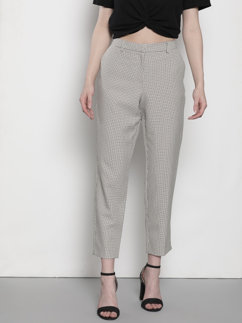 

DOROTHY PERKINS Women Black & Off-White Regular Fit Checked Cropped Trousers