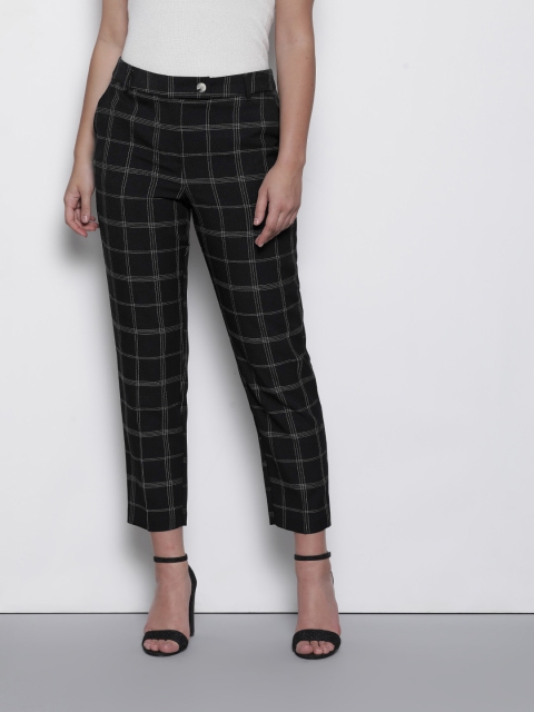 

DOROTHY PERKINS Women Black & White Regular Fit Checked Cropped Formal Trousers