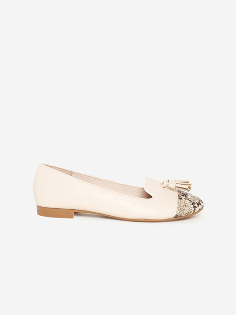 

DOROTHY PERKINS Women Off-White Solid Ballerinas