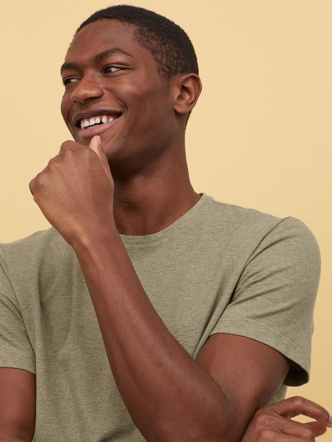 

H&M Men Olive Green Round-Necked T-Shirt Slim Fit