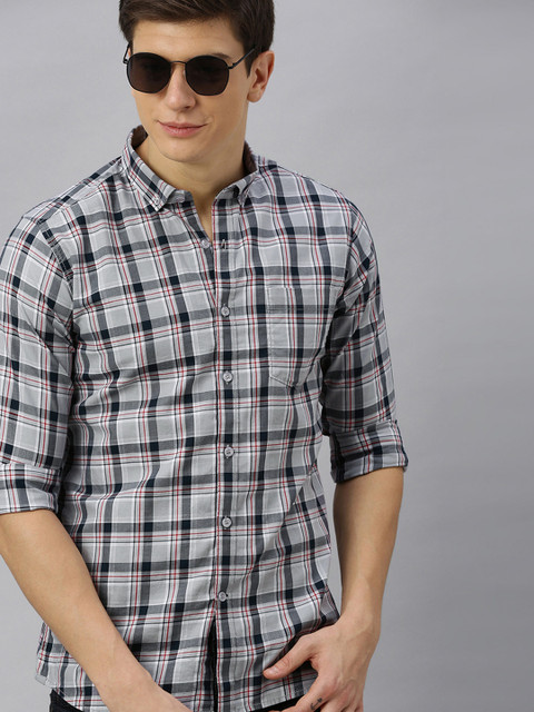 

Mast & Harbour Men Grey & Black Regular Fit Checked Casual Shirt