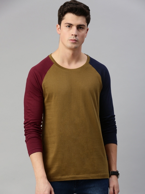 

Roadster Men Coffee Brown Solid Round Neck T-shirt with Contrast Sleeves
