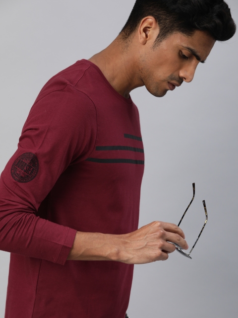 

Roadster Men Maroon Black Striped Round Neck Pure Cotton T-shirt