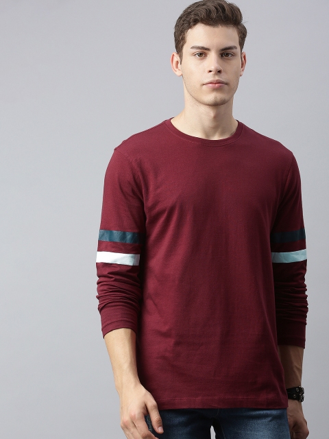 

Roadster Men Maroon Solid Round Neck T-shirt With Striped Detailing