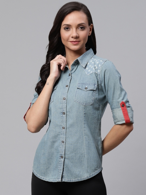 

ATRAENTA Women Blue Regular Fit Washed Denim Casual Shirt