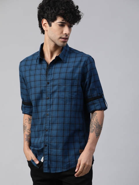 

Roadster Men Blue & Black Regular Fit Checked Casual Shirt