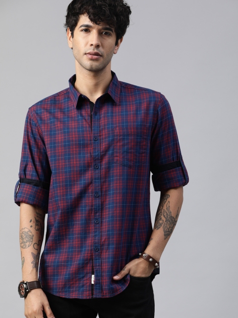 

Roadster Men Navy Blue & Red Regular Fit Checked Casual Shirt