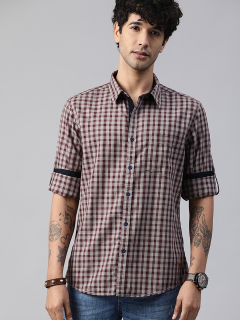 

Roadster Men Grey & Burgundy Regular Fit Checked Casual Shirt