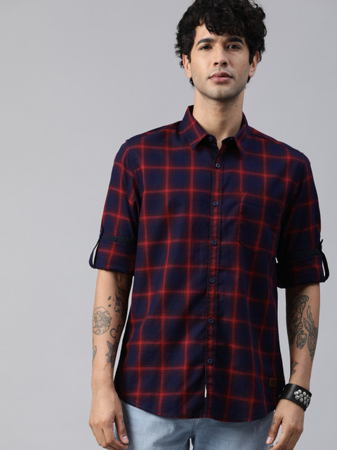 

Roadster Men Navy Blue & Red Regular Fit Checked Casual Shirt