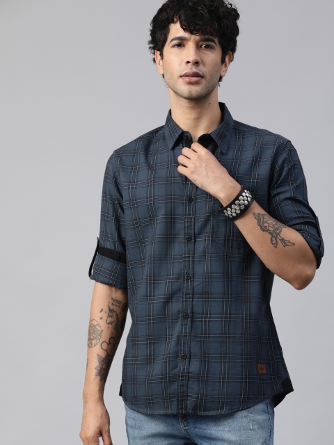 

Roadster Men Blue & Black Regular Fit Checked Casual Shirt
