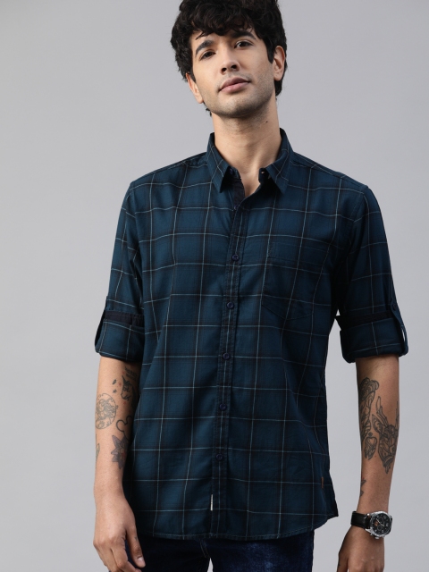 

Roadster Men Teal Blue & Black Regular Fit Checked Casual Shirt