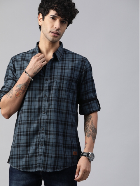 

Roadster Men Teal Blue & Black Regular Fit Checked Casual Shirt