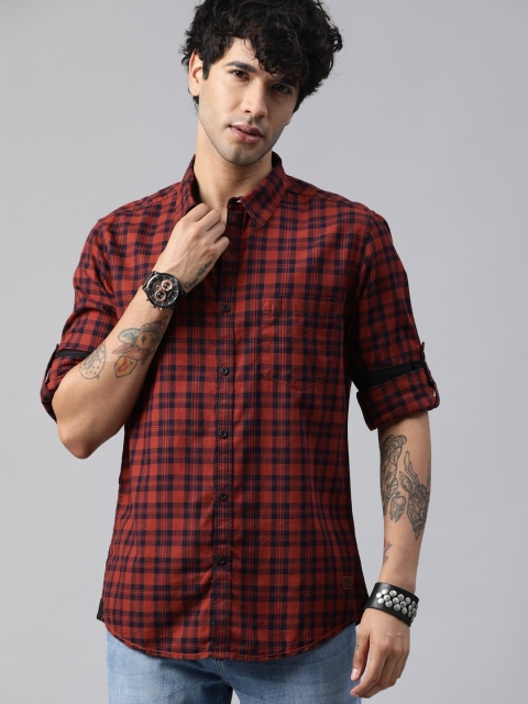 

Roadster Men Rust Orange & Navy Blue Regular Fit Checked Casual Shirt