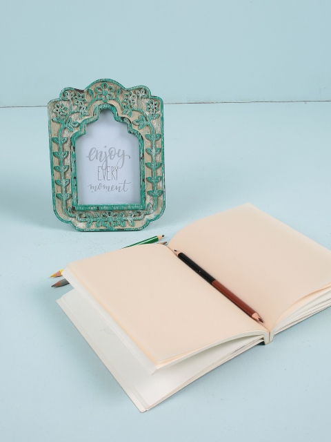 

Chumbak Green & Beige Townhouse Glance Table-Top Photo Frame