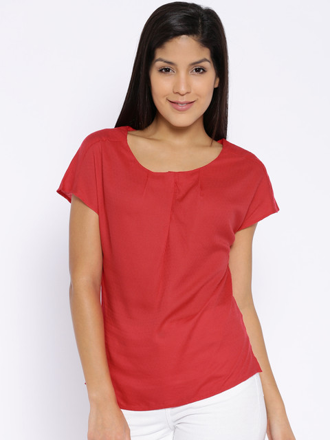 

Arrow Woman Red Top