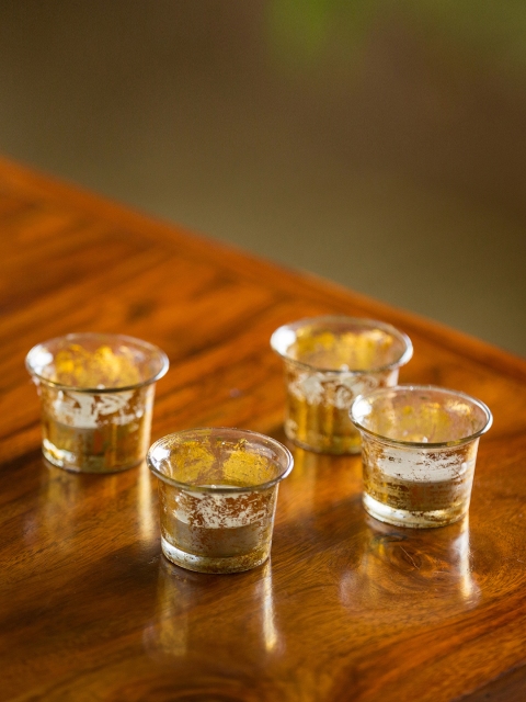 

ExclusiveLane Set of 4 Glass Tea-Light Holder, Gold