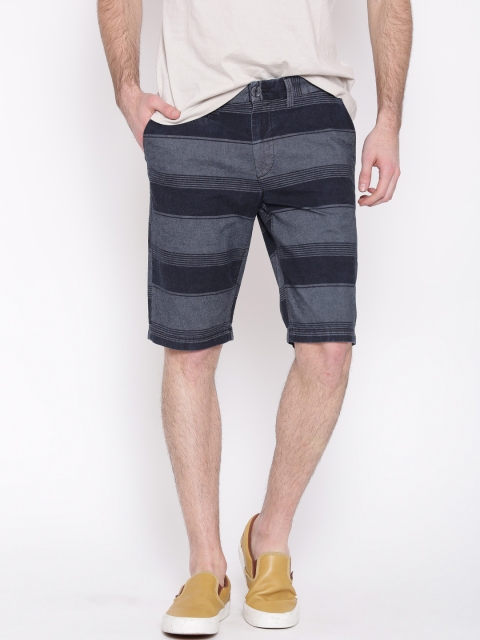 

United Colors of Benetton Men Blue Striped Shorts
