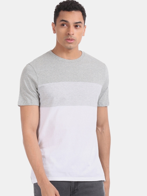 

GAP Men Grey & White Colourblocked Round Neck T-shirt