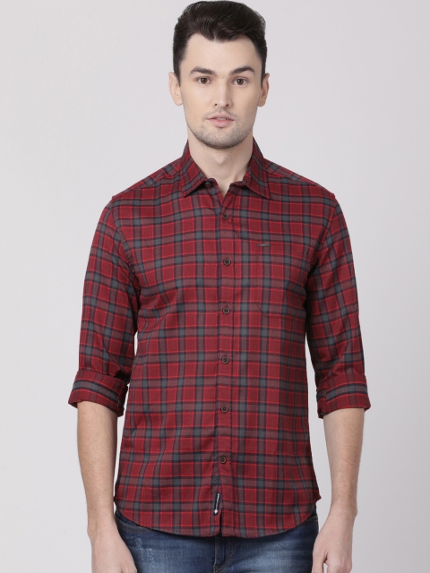 

Toss Winner Men Red & Grey Regular Fit Checked Casual Shirt