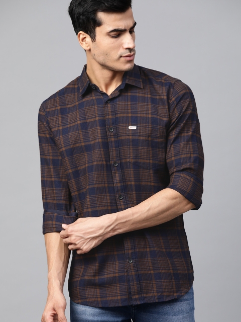 

DENNISON Men Brown & Navy Blue Smart Slim Fit Checked Casual Shirt