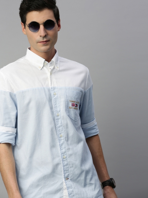 

Tommy Hilfiger Men Blue & White Regular Fit Colourblocked Casual Shirt