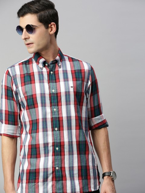 

Tommy Hilfiger Men Red & Green Regular Fit Checked Casual Shirt