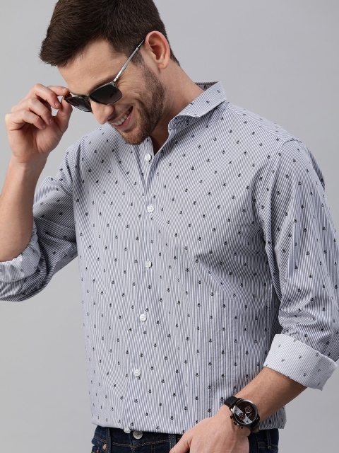 

Mast & Harbour Men Grey & White Regular Fit Printed Casual Shirt
