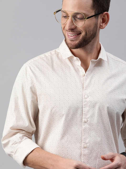 

Mast & Harbour Men Off-White Regular Fit Ditsy Printed Casual Shirt