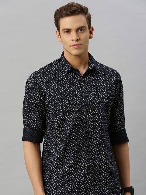 

Mast & Harbour Men Black and White Regular Fit Floral Printed Casual Shirt
