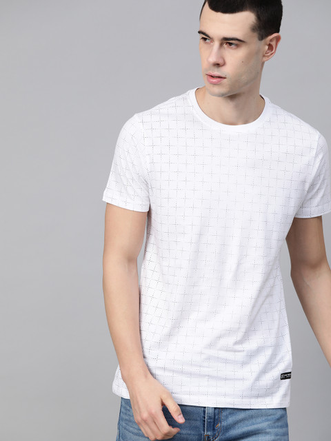 

Metronaut Men White & Black Checked Round Neck T-shirt