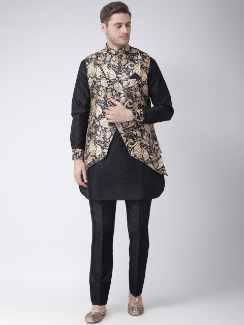 

SG RAJASAHAB Men Black & Gold-Toned Solid Raw Silk Kurta Set